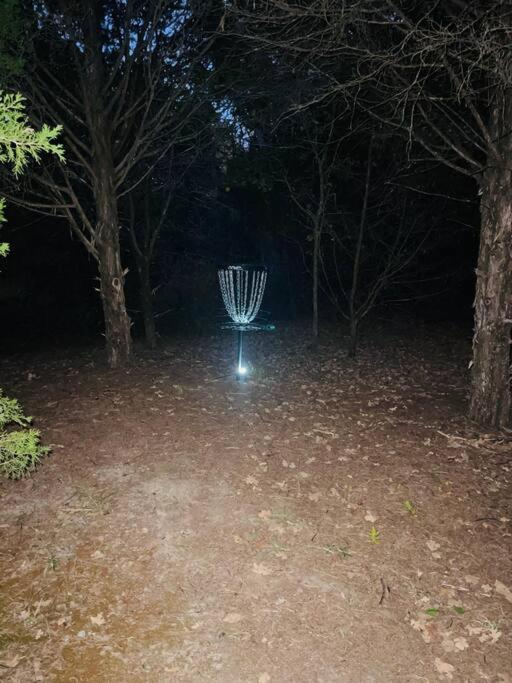 Вилла Bastrop Tiny Disc Golf Retreat Экстерьер фото