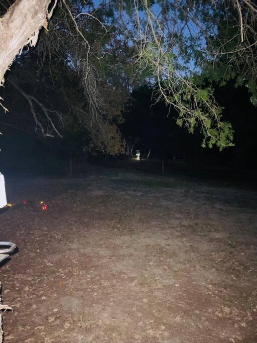 Вилла Bastrop Tiny Disc Golf Retreat Экстерьер фото